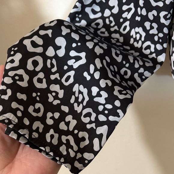 Sincerely Jules Monochrome Leopard Blouse - Picture 3 of 4